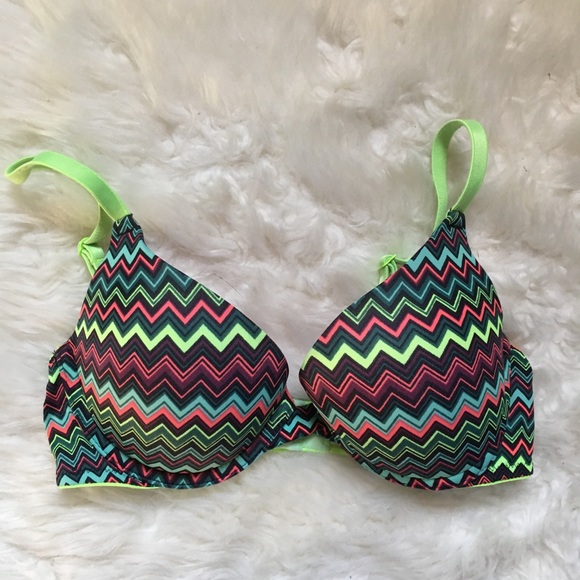 🚫TRADED🚫🏝VS PINK Push Up Bra🏝 - Picture 4 of 4